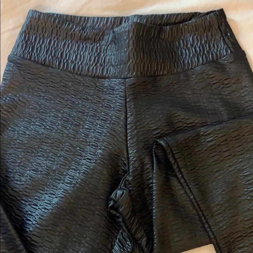 Gorgeous textured legging!